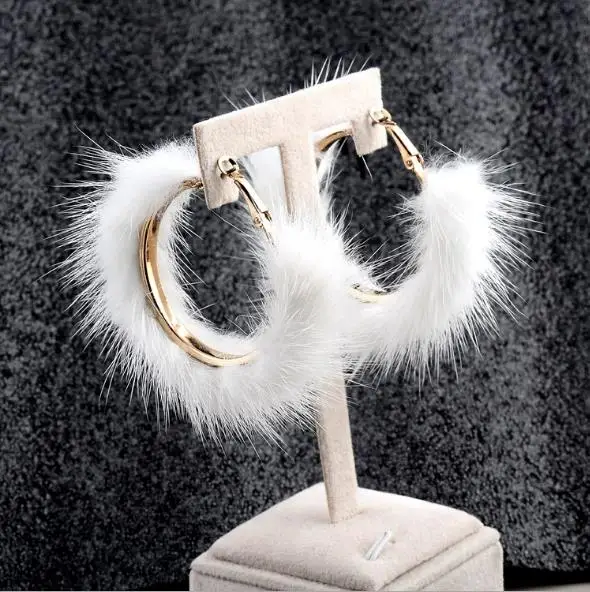 

Popular hairy big circle ear hoop earrings exaggerated atmospheric girl heart mink fur earrings wholesale, Picture