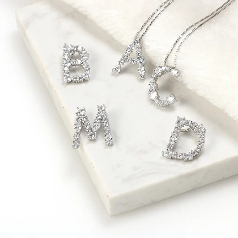 

Fashion Delicate Allergy Prevention 26 A-Z Alphabet Iced Out Baguette Initials Gold Silver Color Bling Zirconia Elegant Necklace