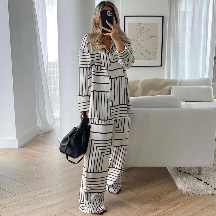 

Instock Fashionable White Printing Pj Set Designer Shirt Woman 2 Piece Outfits Satin Two Piece Pants Set