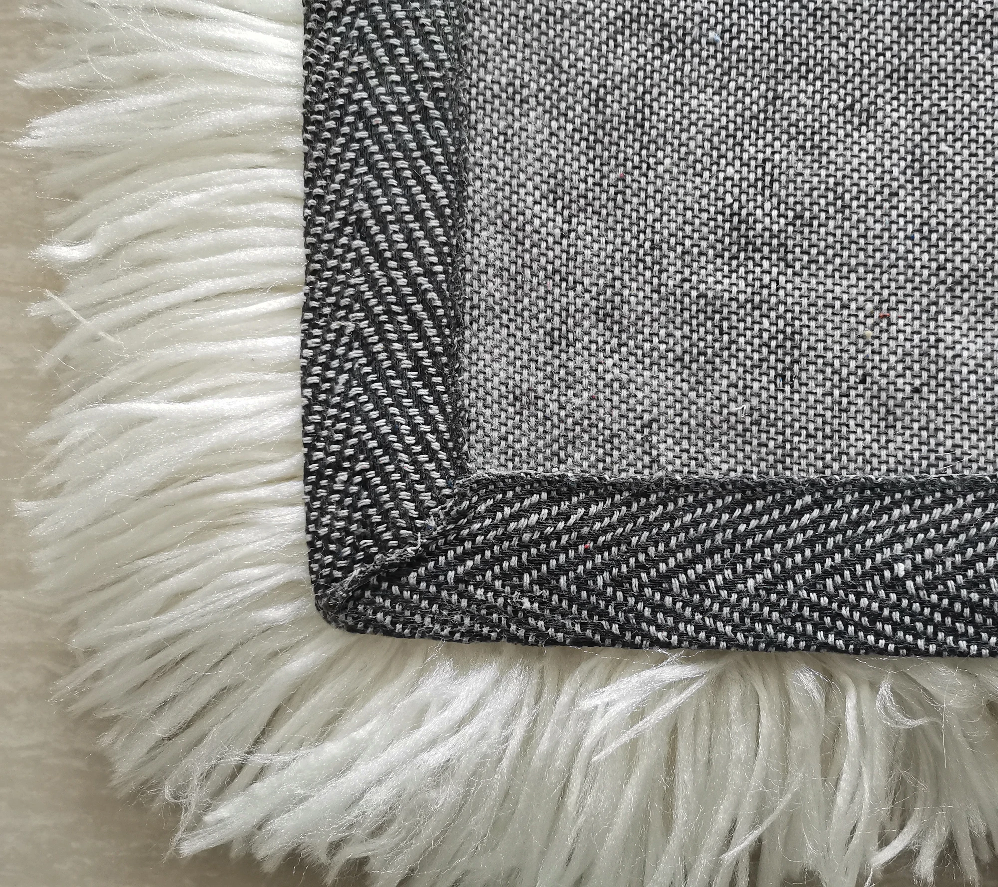 白色装饰毛绒毛毡地毯