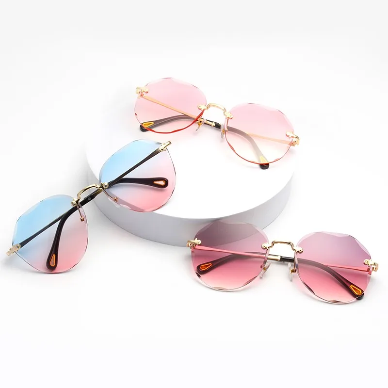 

2021 Sunglasses Fashion Ladies Metal UV400 Shades Gradient Ocean Party Sun Glasses Women Gold Frame Logo Style Pcs