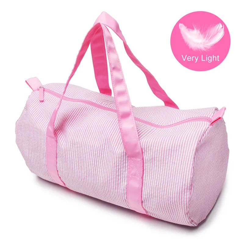 

Wholesale Kids Monogram Seersucker Duffle Bag Cotton Barrel Preppy Handbag Children's Travel Tote Bags, Pink,navy