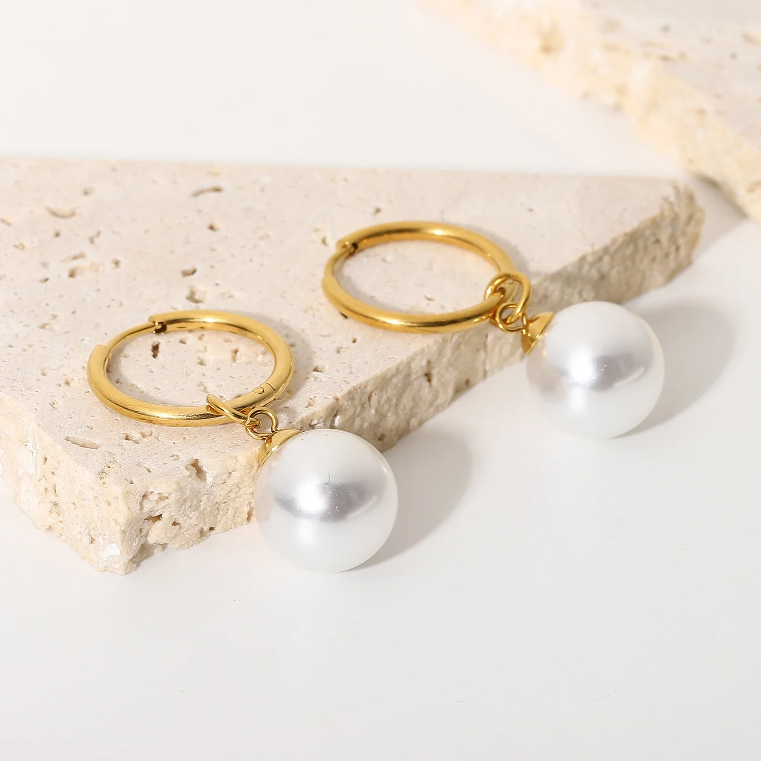 

18K Gold Plated Stainless Steel Hoop Peal Earrings Gold Irregular Baroque Pearl Huggie Earrings Women