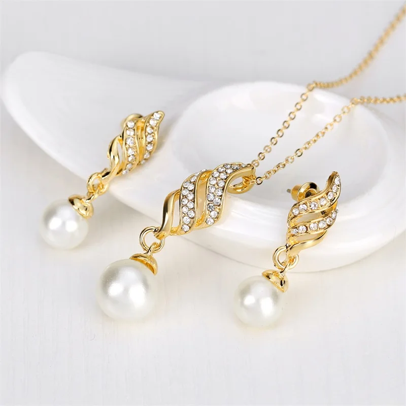 

Fashion Simple Bridal Diamond Earrings Necklace Two Piece Pearl Jewelry Necklace Set Wholesale