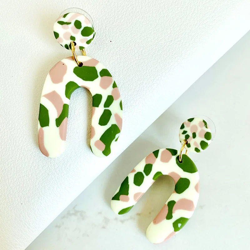 

Mgirlshe Amazon Hot Selling U Shape Geometric Leopard Colorful Clay Earrings Autumn Winter Poly Clay Earrings Handmade Fashion