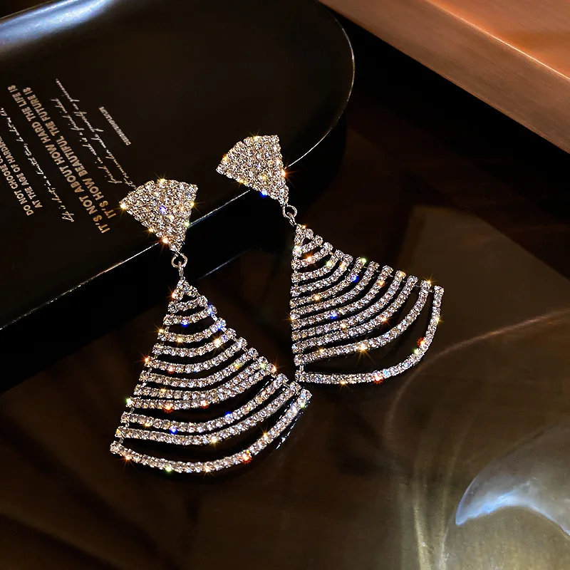 

Fancy Fashionable 925 Sterling Steel Needle Full Diamond Sector Earring Diamond Hollow Sector Long Pendant Earring