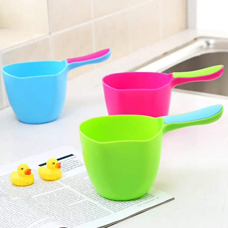 

2021 Baby Bath Waterfall Rinser Lovely Animal pig Water Scoop Shampoo Rinse Cup, Blue red green