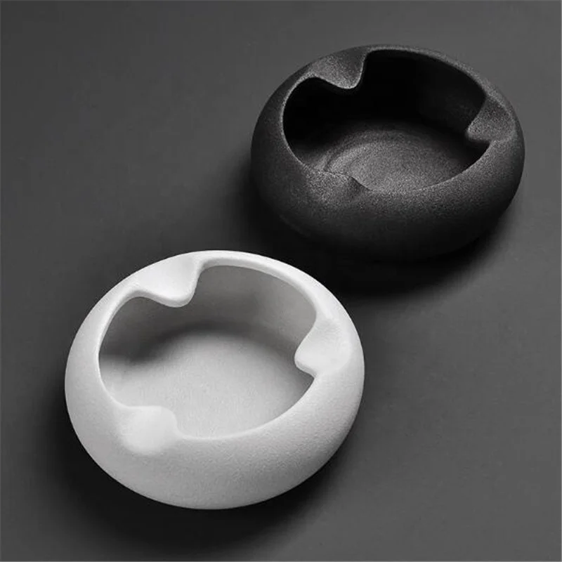 

Ceramic Black White Creative Personality Windproof Ashtray European Style Trendy Covered Ashtray, White/black