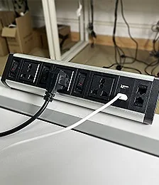 Clip table desktop socket
