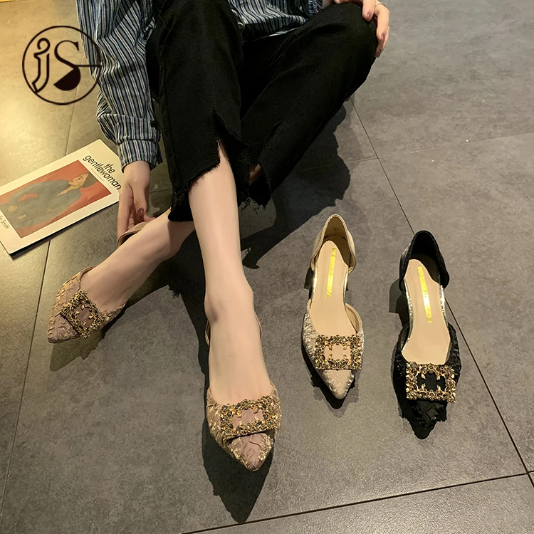 

The trend of new women sandals High-end delicate women sandals Square delicate metal LOGO fashion women sandals, Picture