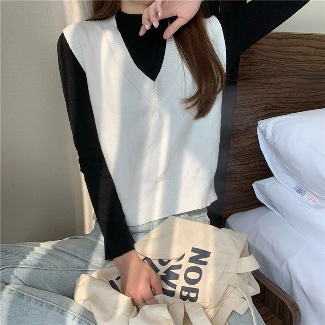 

2021 New Arrival Women V-neck Loose Sleeveless Knit Vest Women Casual Coat, Picture showns
