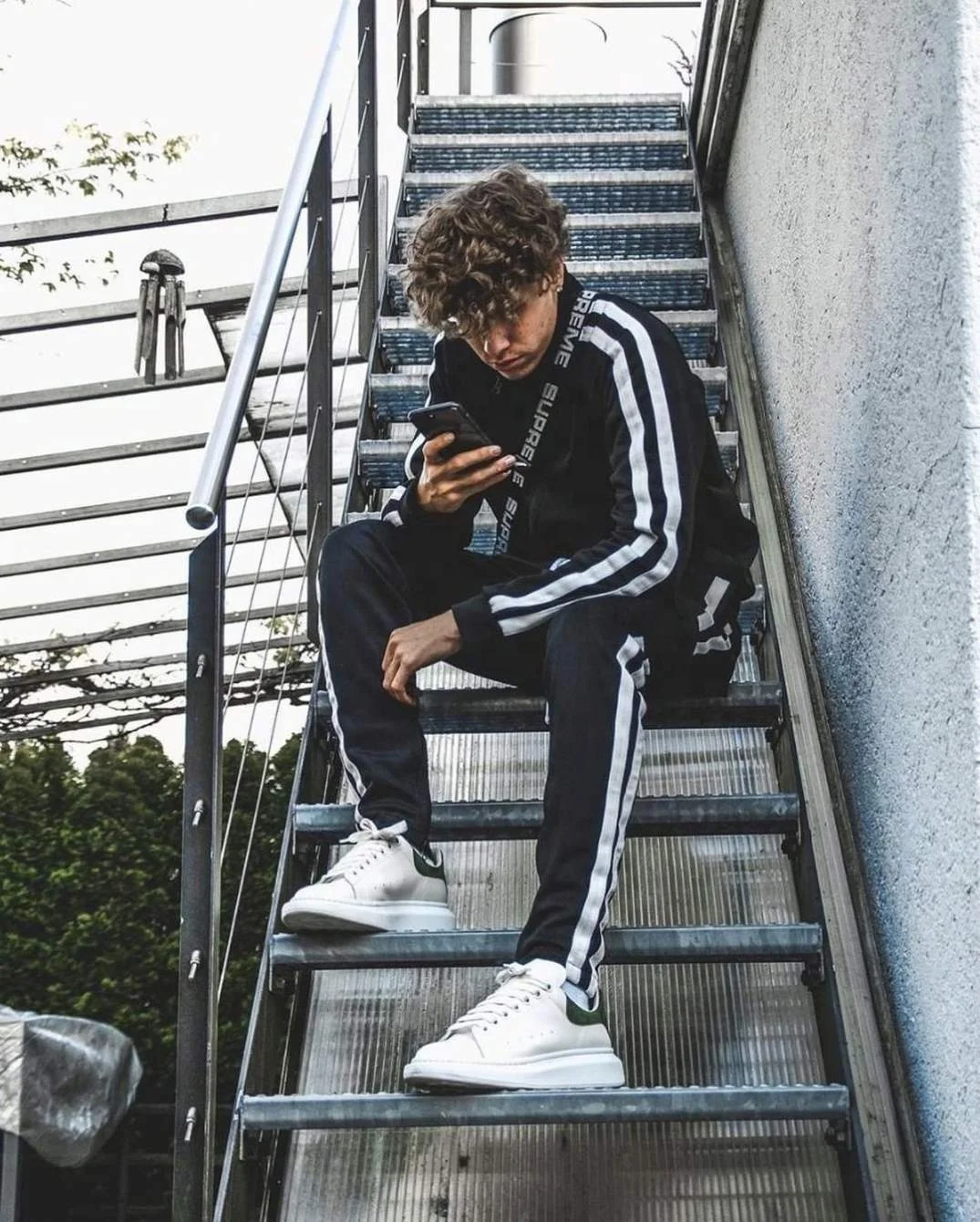 

Men's Casual Jogging Suit Striped Contrast Color Fitness Sports Suit in Stock