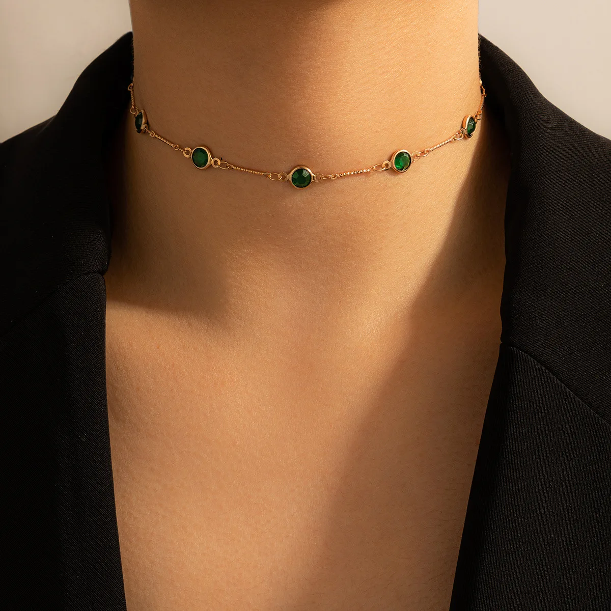 

New Fashion Green Crystal Rhinestone Choker Necklace Real Gold Plated Round Rhinestone Emerald Clavicle Necklace