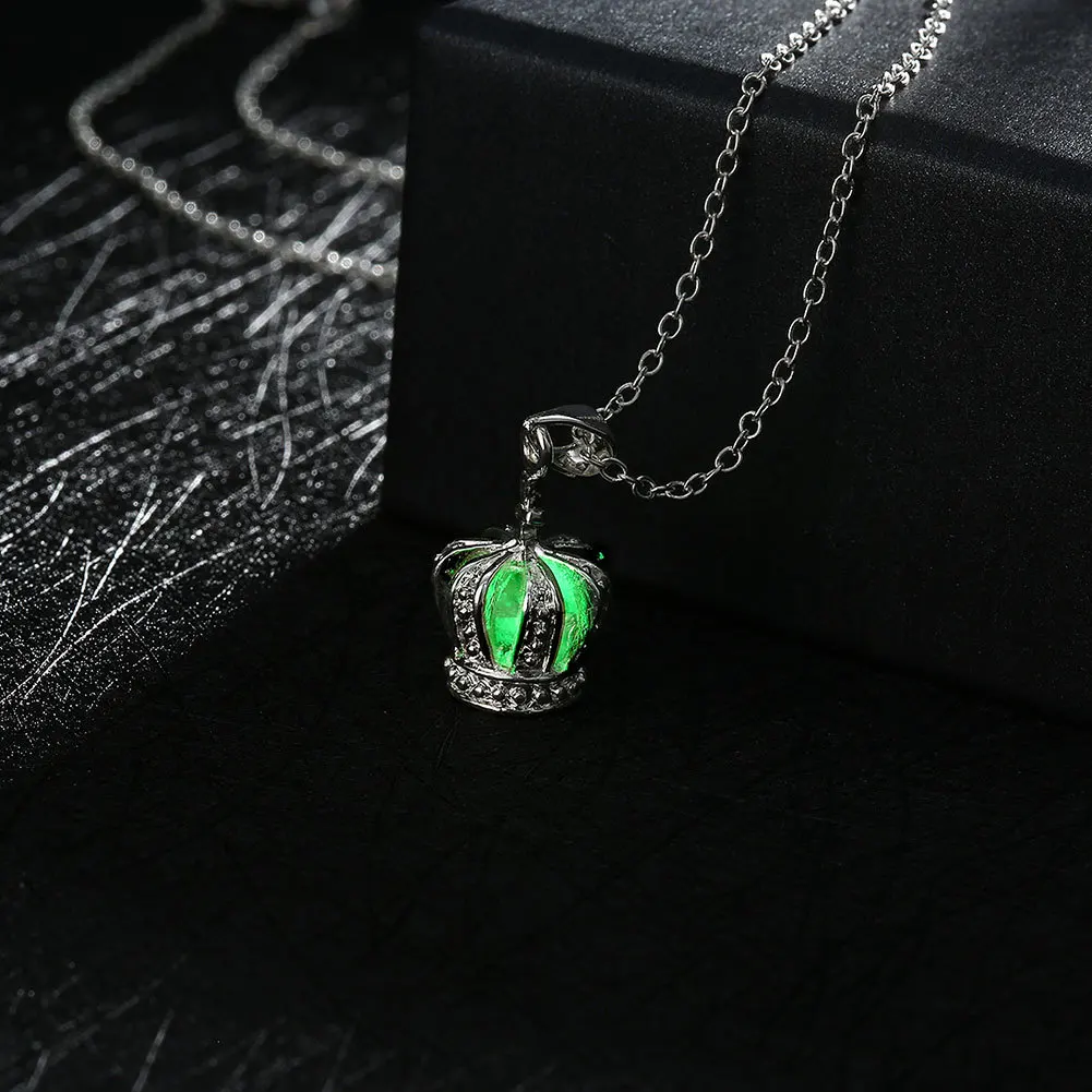 

2020 New Arrival 3 Color Available Women Jewelry Fluorescent Glow In The Dark Crown Charm Necklace For Gifts