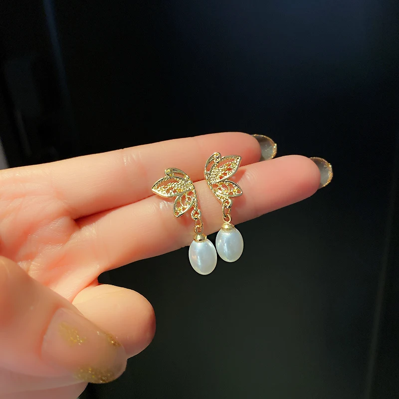 

trendy fashion gold plated butterfly pearl earrings