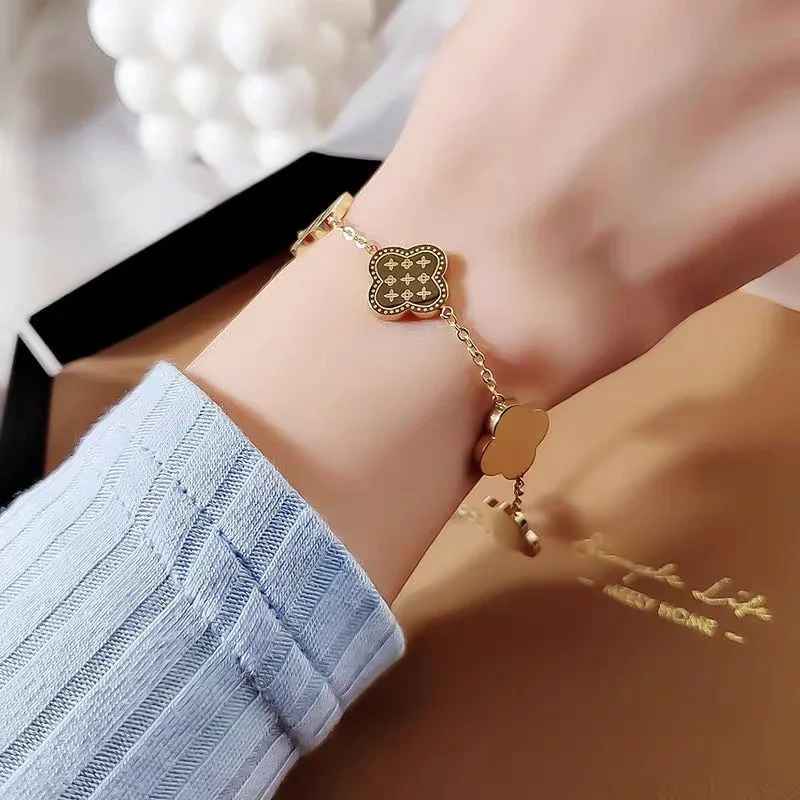 

High Quality Printed VCA Lucky Four-Leaf Clover Bracelet Women's Simple Special interest Design Pork Belly Bracelet Bangles