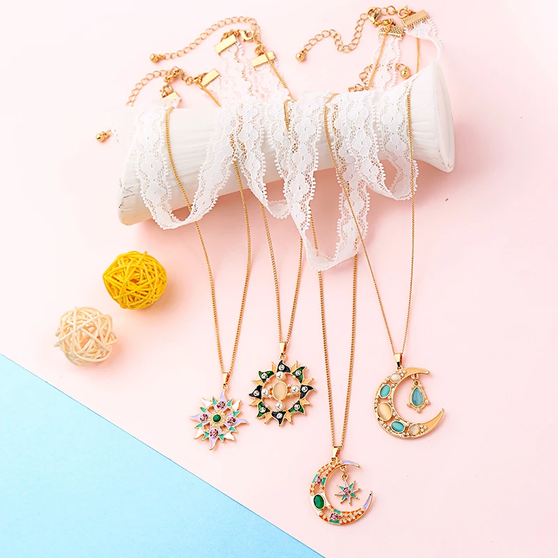 

xl00989d Factory Supplier Green Stones US Market Hot Sale Sun Moon Charm Pendant Necklace