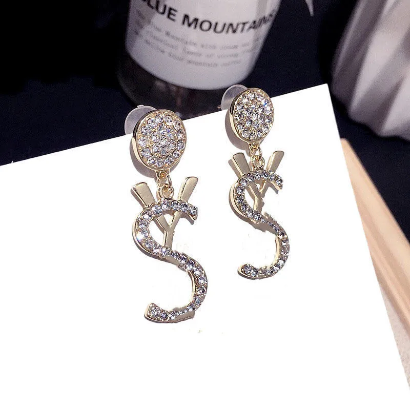 

Korean version of the new east gate joker full diamond letter earrings super fairy fashion trend silver needle earrings, Picture shows