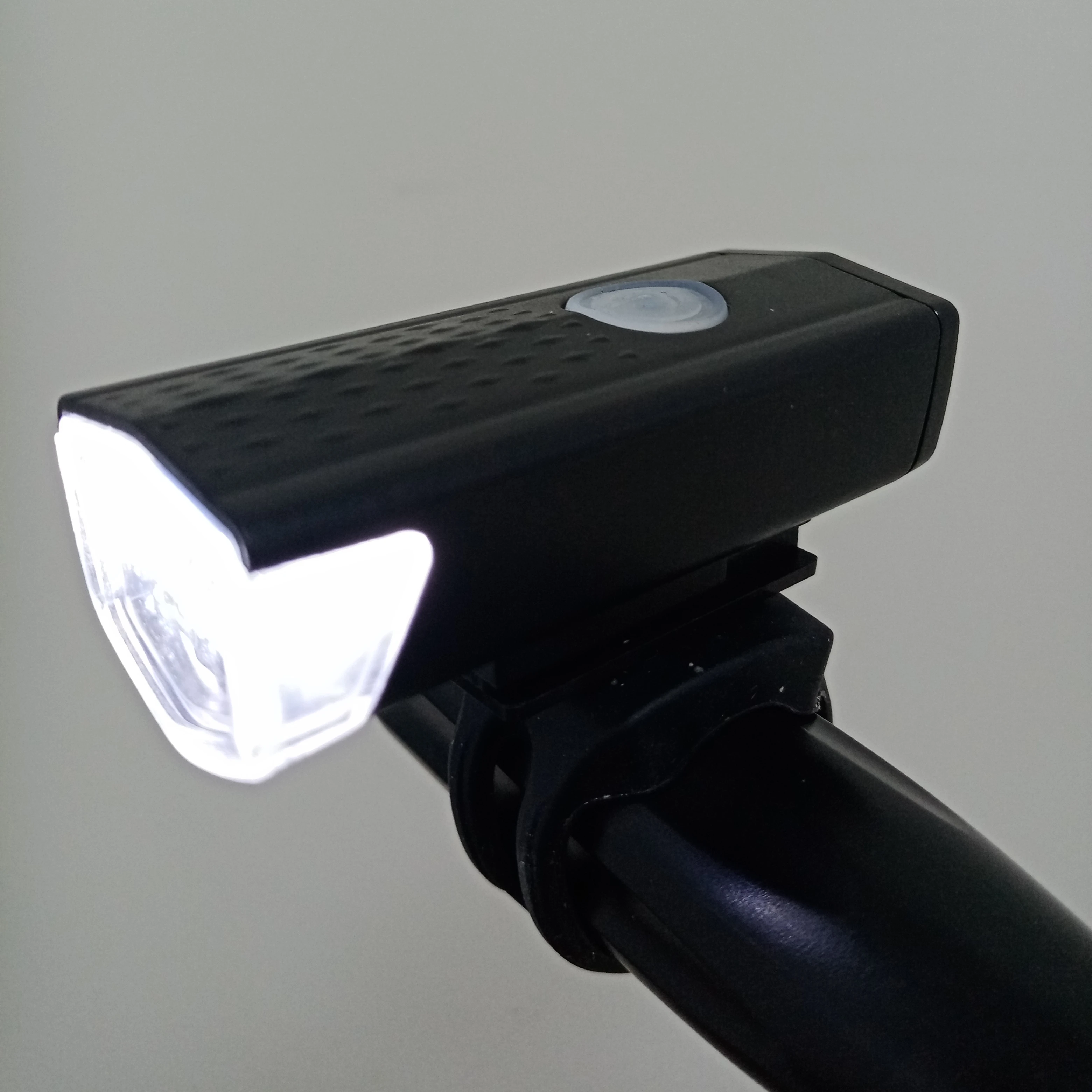 

Bike Lights USB Rechargeable 300 Lumens Front Headlight Bicycle Flashlight Lights Bicycle Accessories