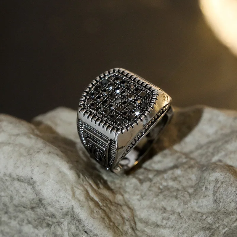 

Personalized Punk Retro Men's Ring Jewelry Geometric Rhinestone Crystal Insert Alloy Black Diamond Ring For Men