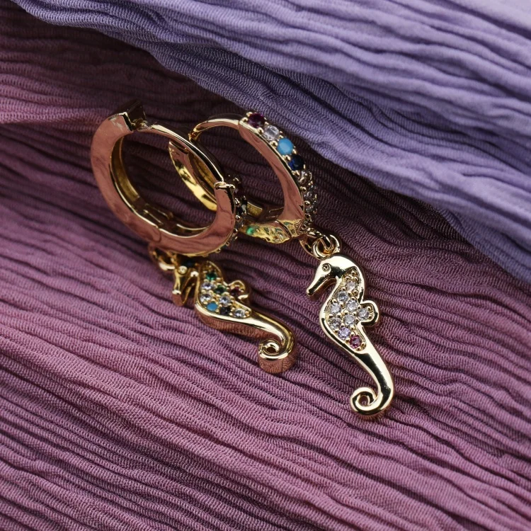 

Fashion Jewelry Gold Earring Pendant Hoop Earrings Micro Paved KC Gold Plated Zircon Sea Horse Huggie Earrings For Women 2021
