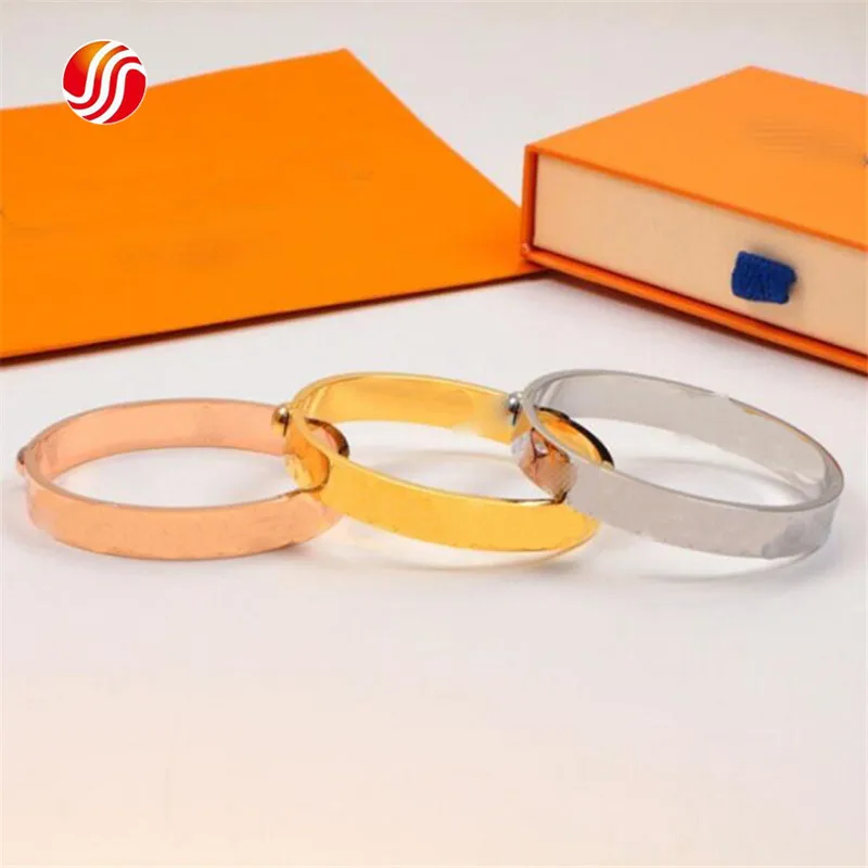 

Vintage Letter Flower Carving Pattern Couple Titanium Bracelets Beach Bangles Jewelry Factory Wholesale