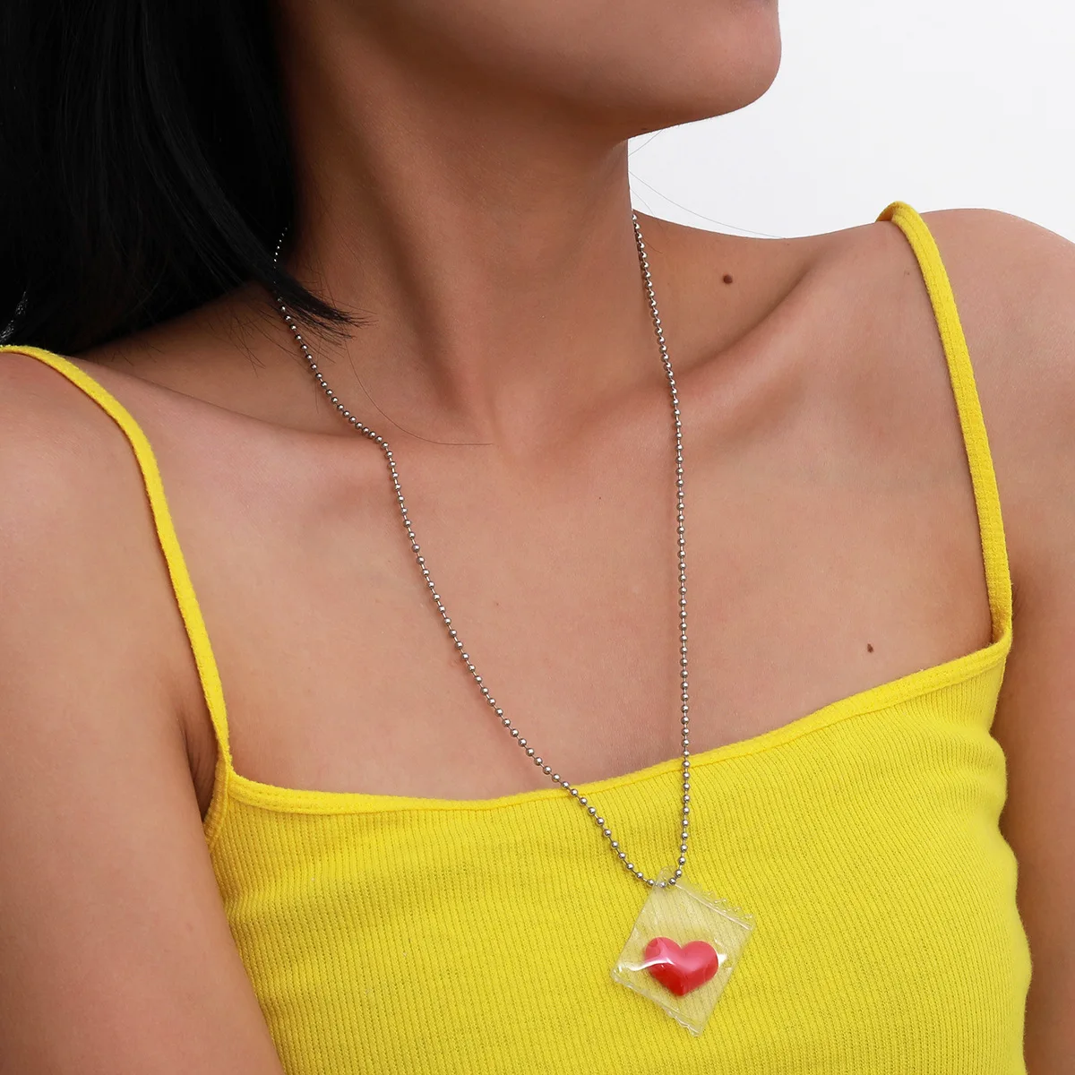 

Vintage Retro Silver Plated Beads Chain Heart Pendant Necklace Red Acrylic Heart Pendant Necklace, Picture color