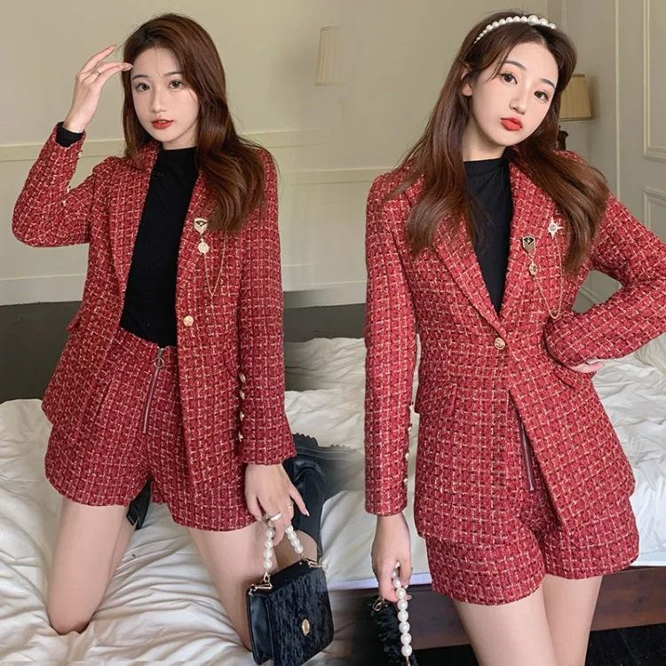 

Autumn/winter 2021 new suit jacket high-waisted shorts two-piece for women, Shown