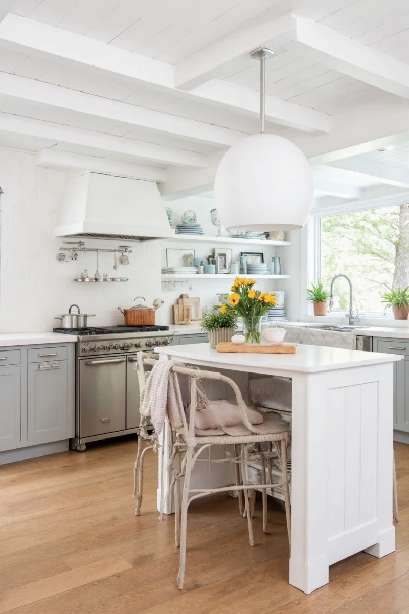Design inspiration for cozy yet functional kitchen