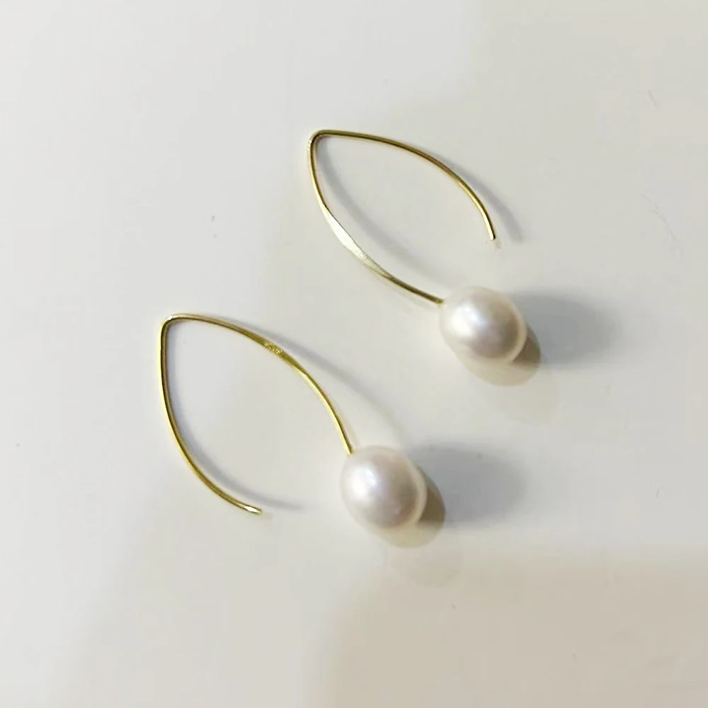 

8-9 mm rice pearl 925 silver earring with real 18ct gold plating 100% nature freshwater pearl .