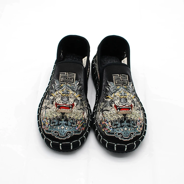 

Best Selling Comfortable Beijing Embroidery Cloth Men Shoes Flats Breathable Flat Shoes, Shown