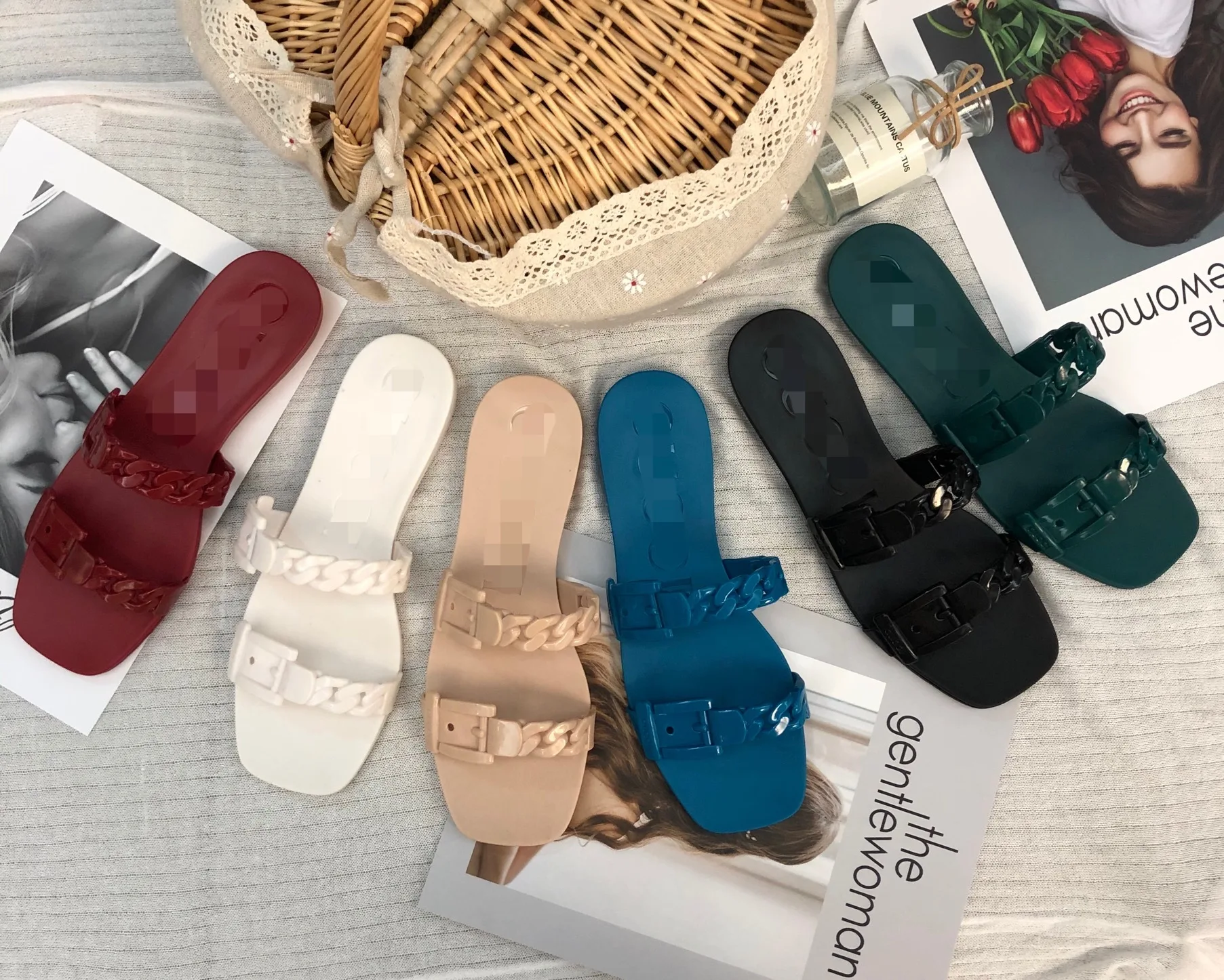 

Fashion brand new chain slippers, jelly shoes slippers