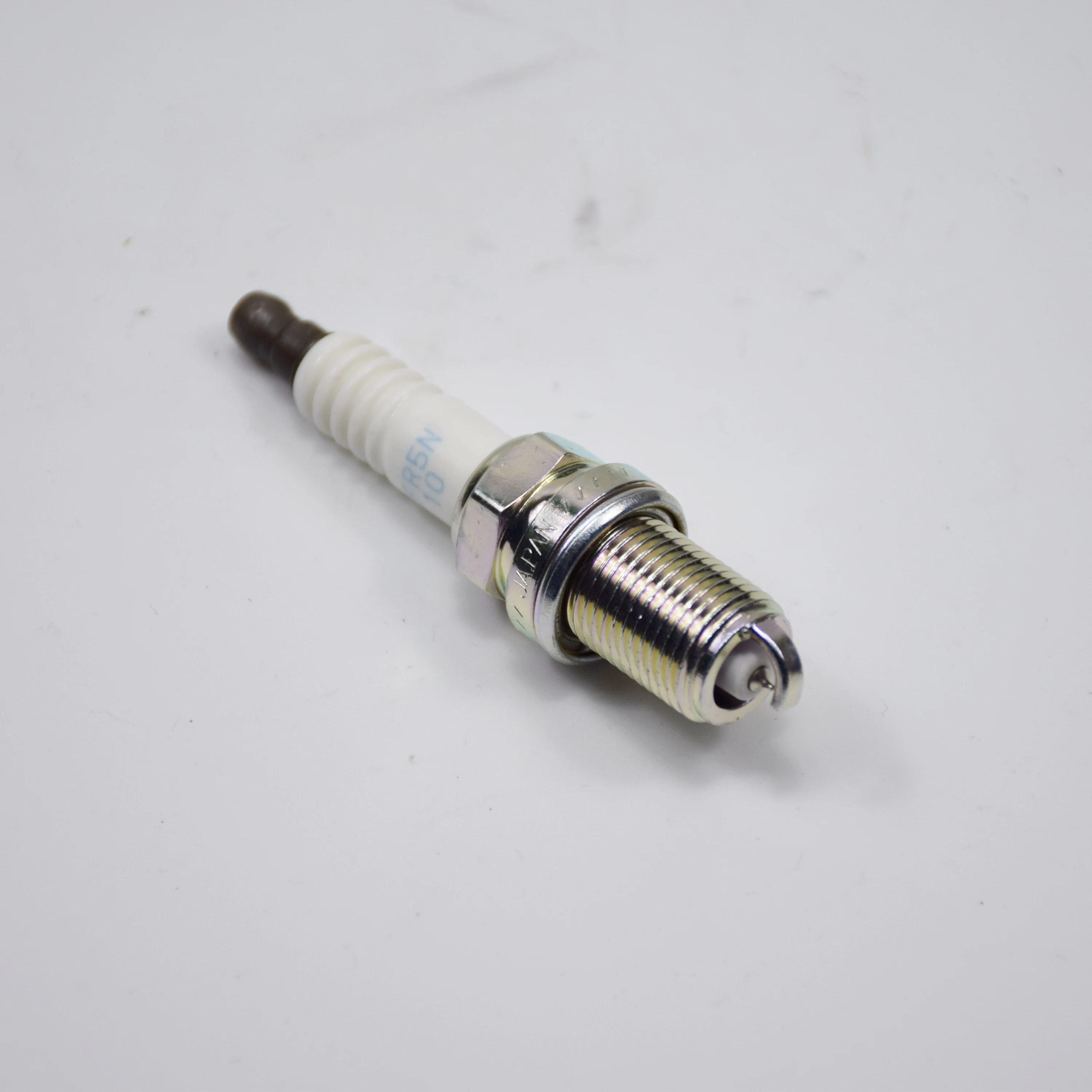 

Genuine auto parts iridium spark plug IFR5N-10 for XF XJ LR3 LR4 RANGE ROVER Vogue Sport OEM LR005253