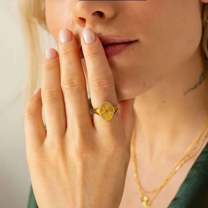 

Yige High End 18K Gold Plated Sunshine Burst Ring Stainless Steel Rings For Women