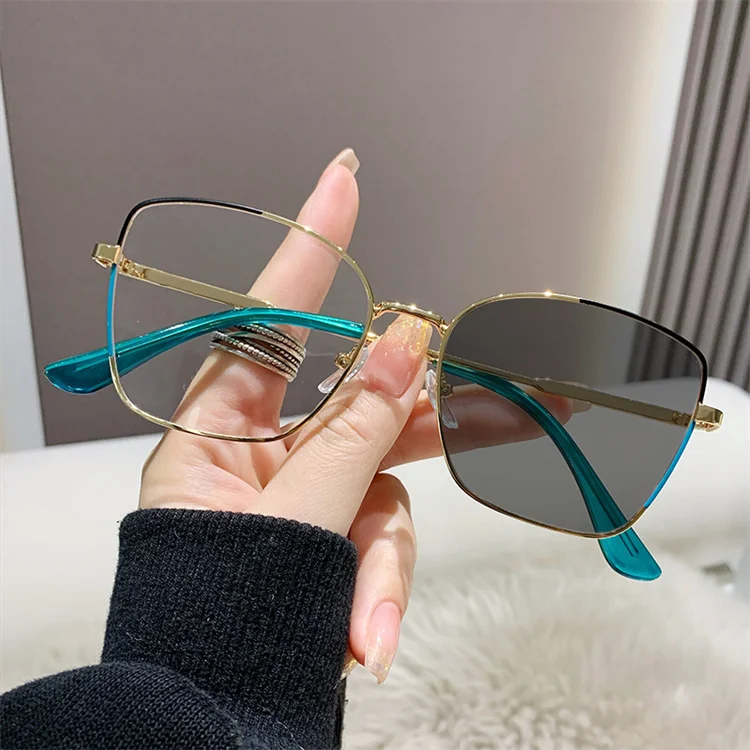 

Custom logo Photochromic Cat Eyeglasses Square Optical Frame photochromic anti blue light blocking myopia glasses for women