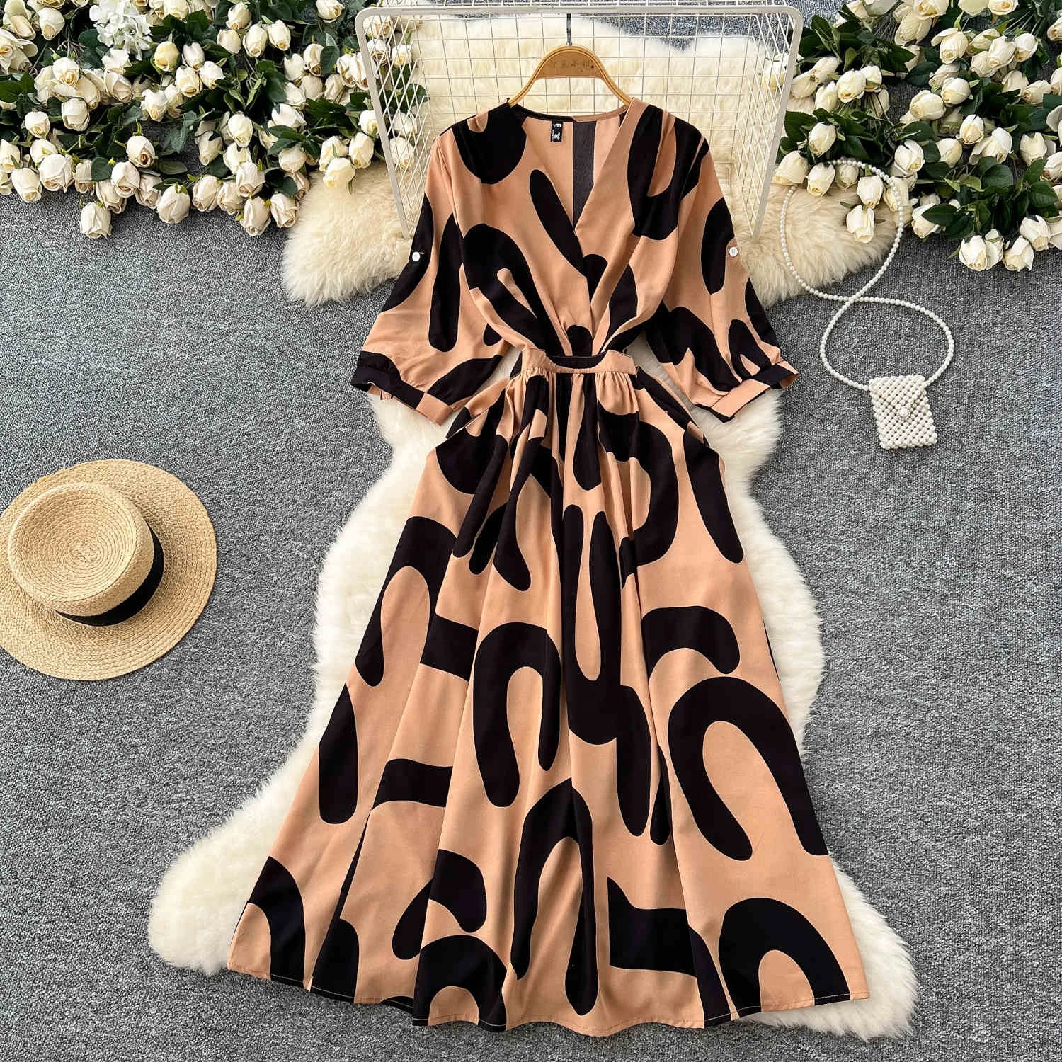 Vintage V Neck Seven Sleeve Printed Line Dress