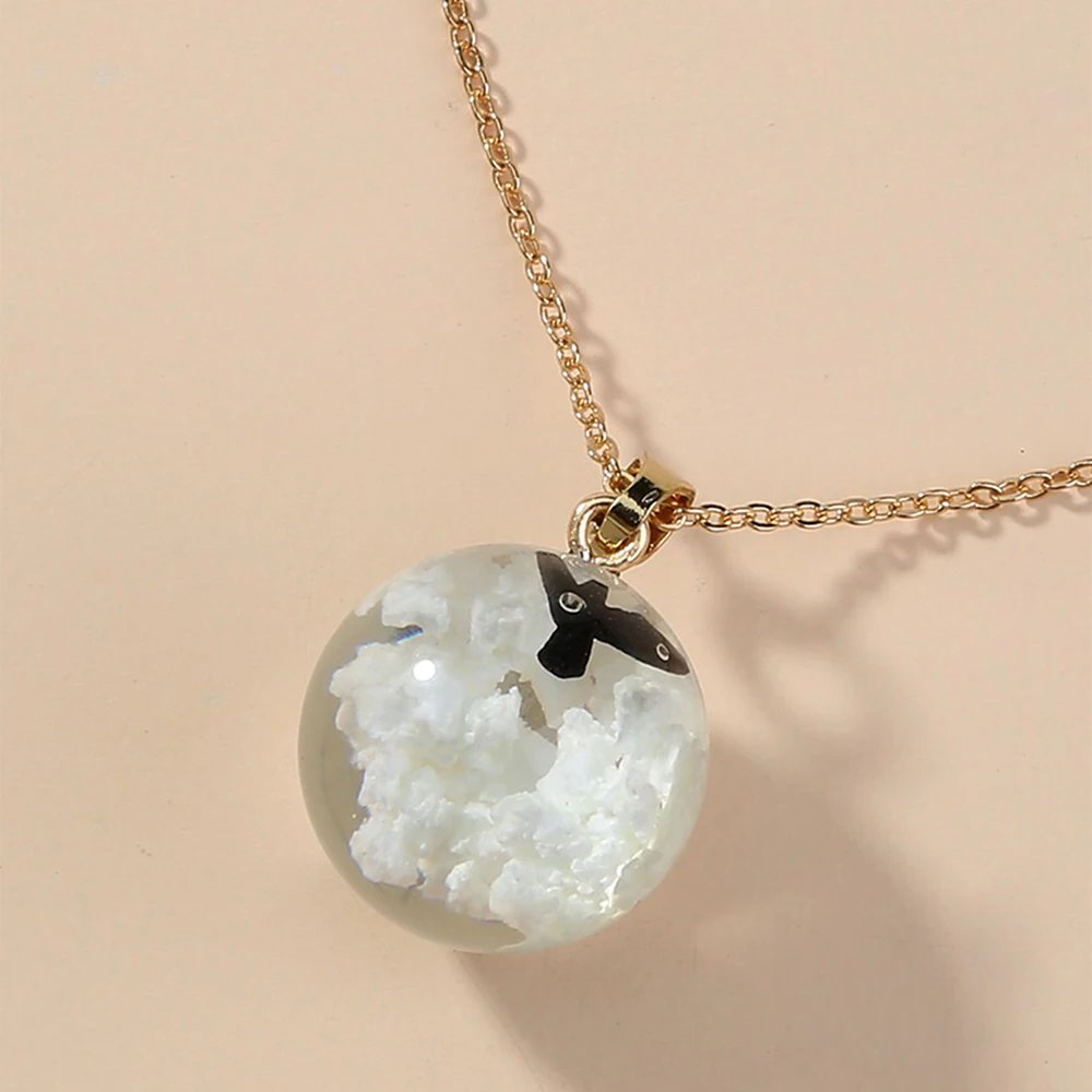 

Creative Design Of Transparent Bird Resin Ball Pendant Gold Necklace Jewelry