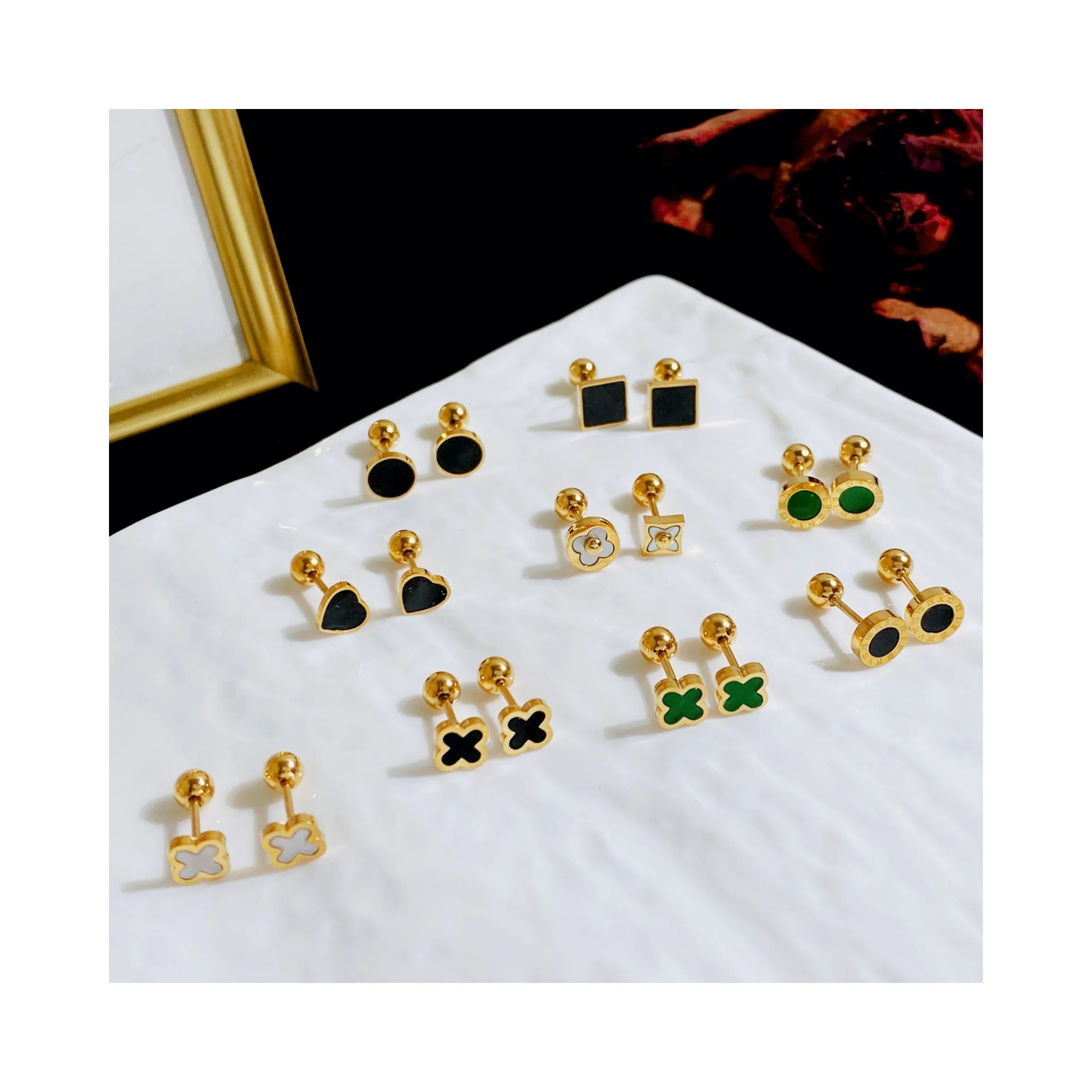 

HP four-leaf clover stud earrings love earrings stainless steel gold plated earrings women