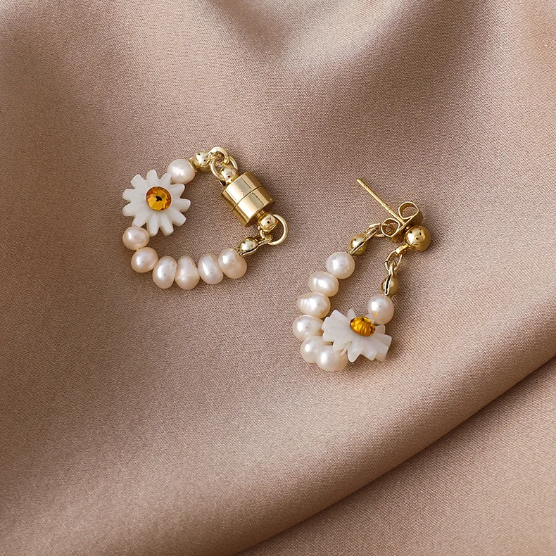 

JUHU Pearl Ear Clip Ear Clip Can Wear French Vintage Daisy Flower Temperament Ear Clip Earrings, A earring, b earring