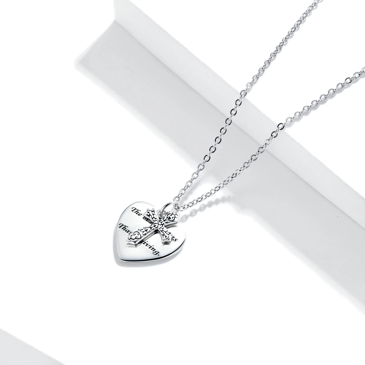 

Factory Supply 925 Silver Love Heart Vine Cross Chain Accessories Women Heart Pendant Necklace