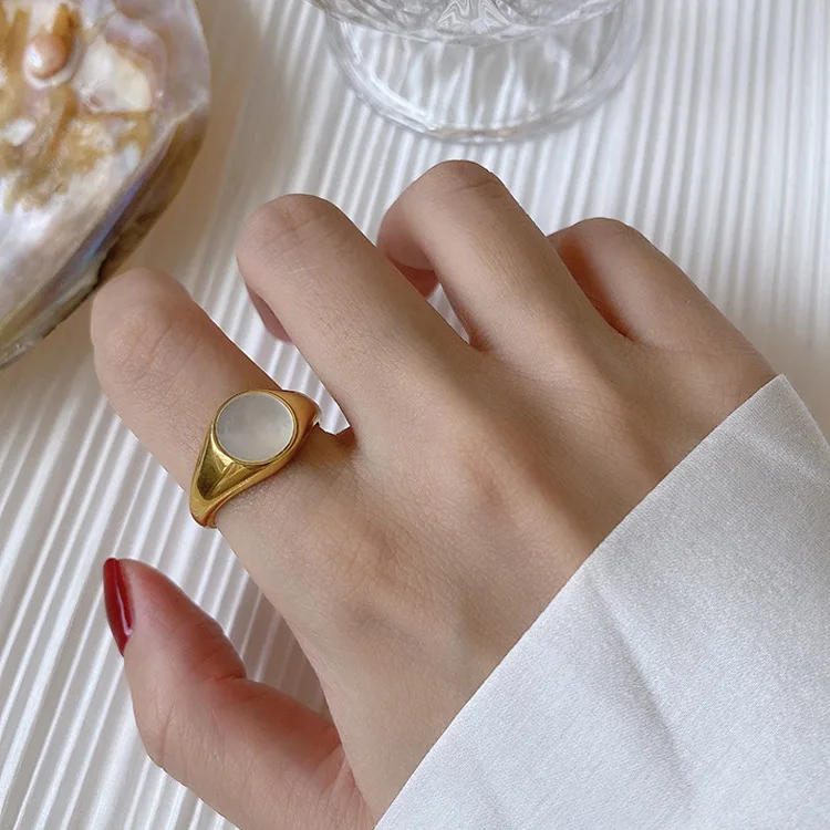 

Vershal C147 European 18k Gold Plated Retro Minimalist Shell Finger Ring For Women