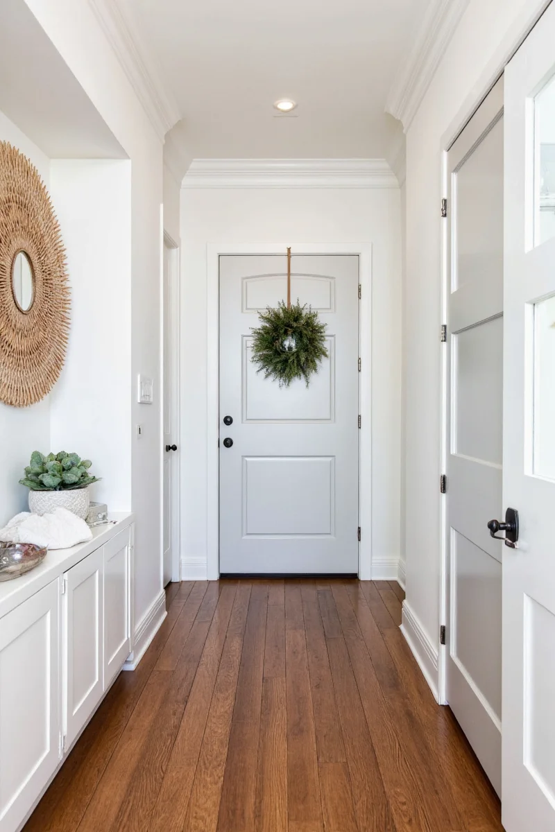 Storage bench in entryway