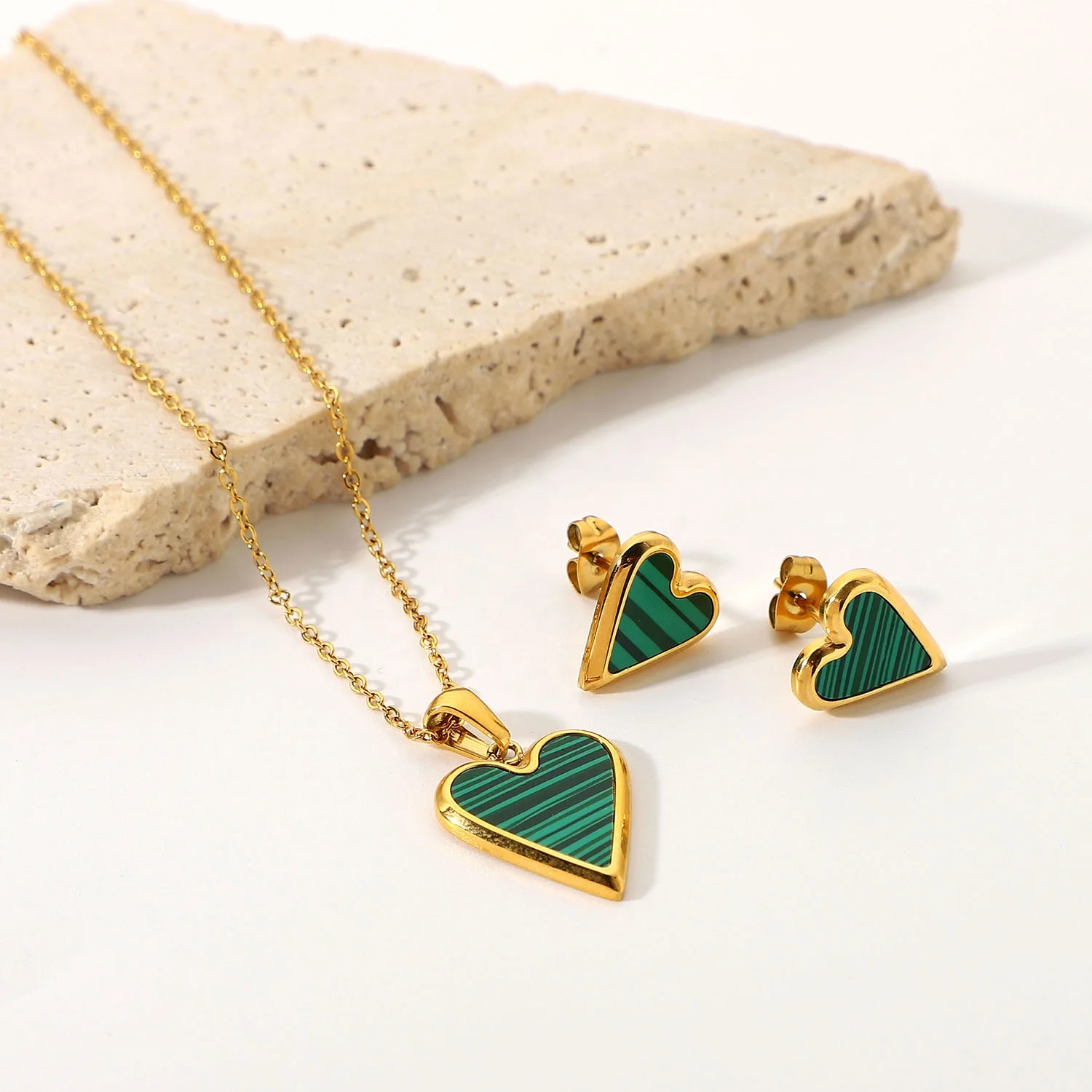 

Gold Plated Shell Green Heart Earrings Stainless Steel Natural Heart Stud Earring Necklace