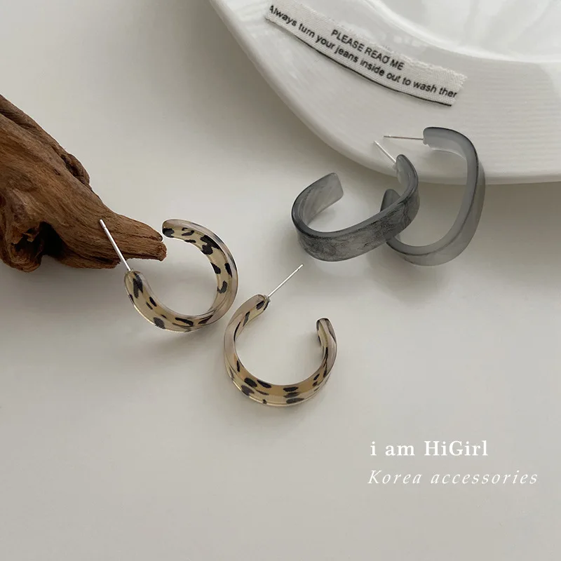 

2021 trendy brown fashion earrings acrylic resin
