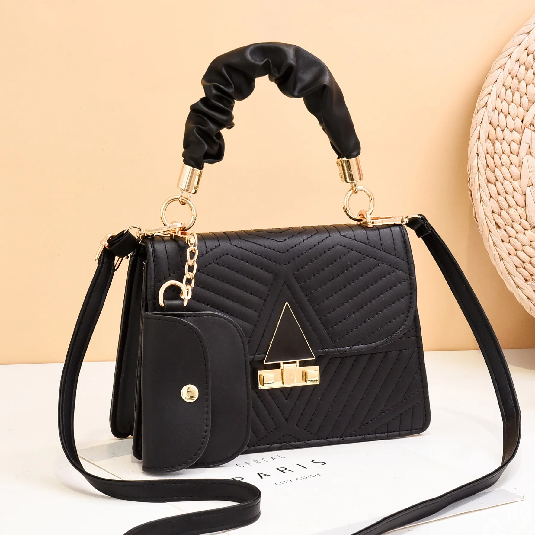 

2021 Wholesale Fashion Trends Woman Embroidery Messenger Bags pu leather lady quilted handbags, As the photos