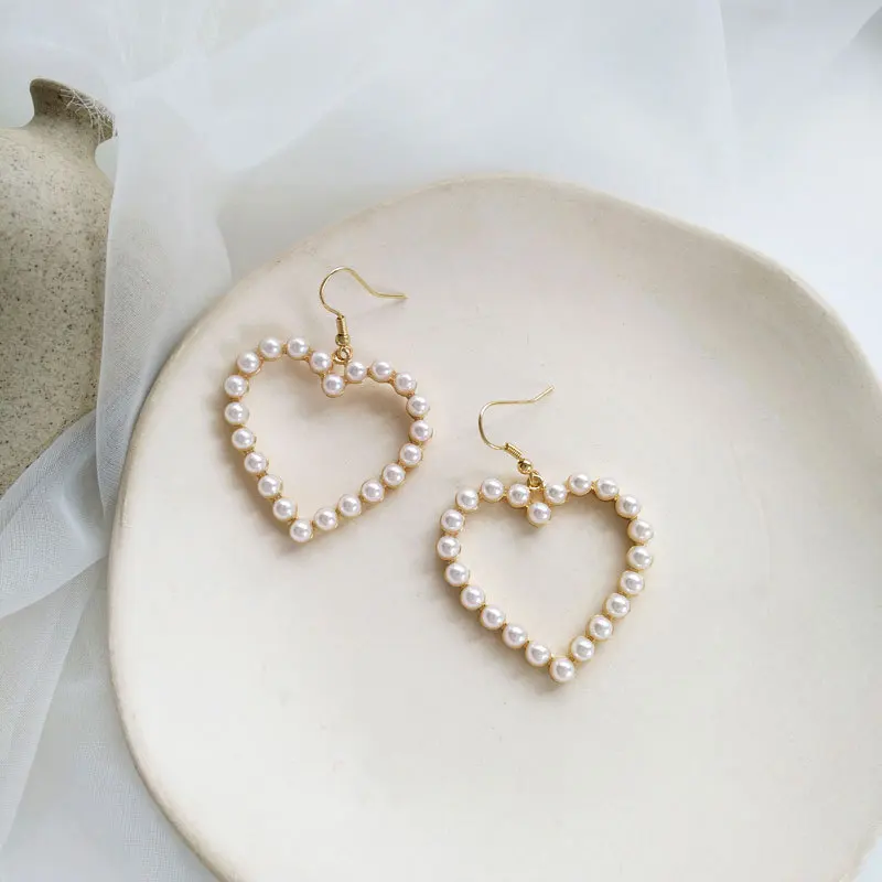 Korean Retro Heart Shaped Hoop Earrings Pearl Jewelry Stud Earrings Sweet Gold Pearl Heart Drop Earrings for Women and Girls