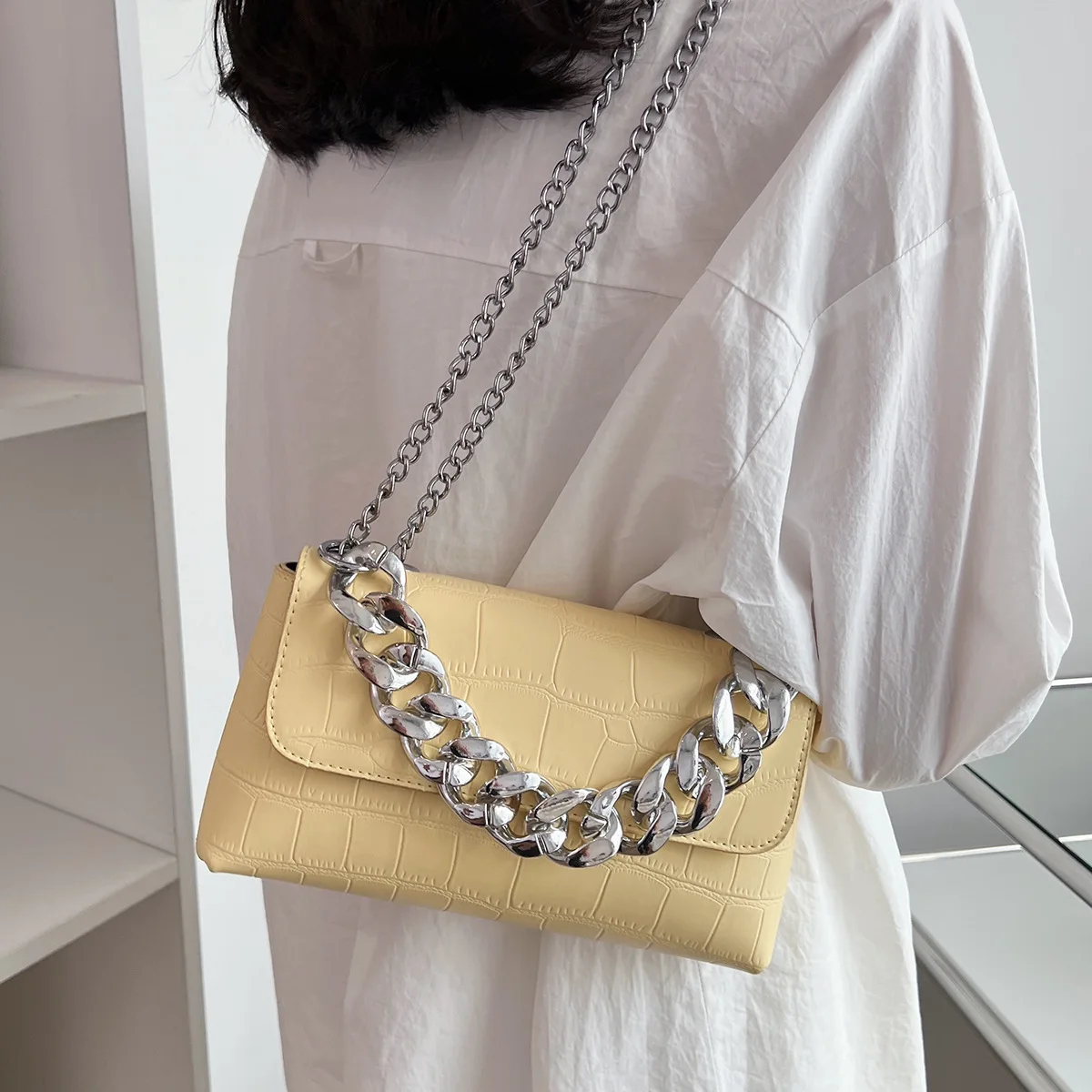 

2022 summer new chain small square bag simple casual crossbody bag