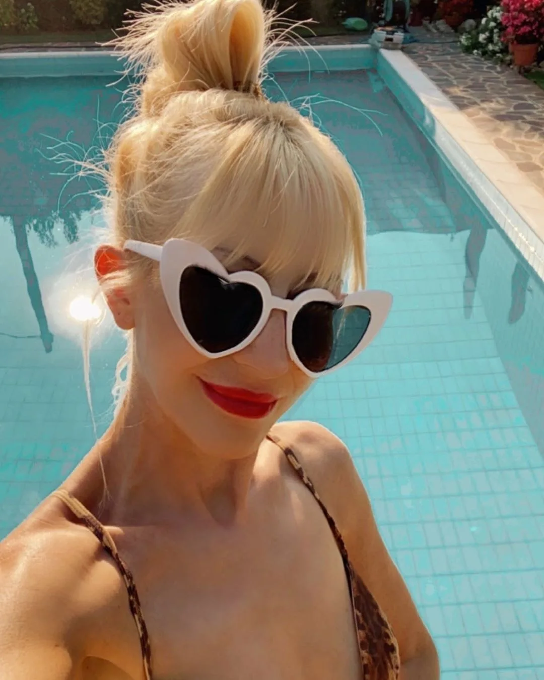 

2021 Popular Fashion Pink White Heart Shape Sunglasses Trending Large UV400 Sun Glasses Custom Trendy Women Sunglasses, 7 colors