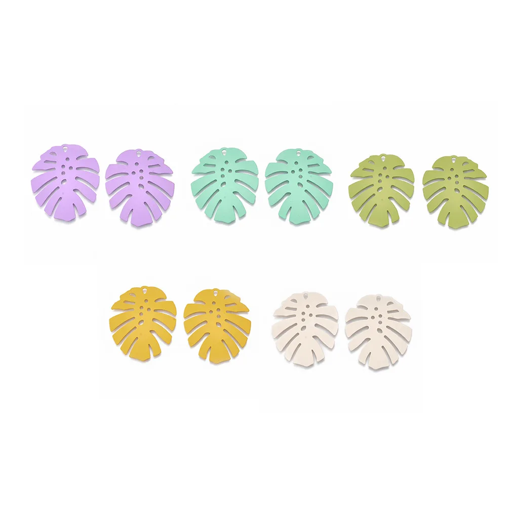 

PandaHall Mixed Color Monstera Leaf Spray Painted Iron Pendants