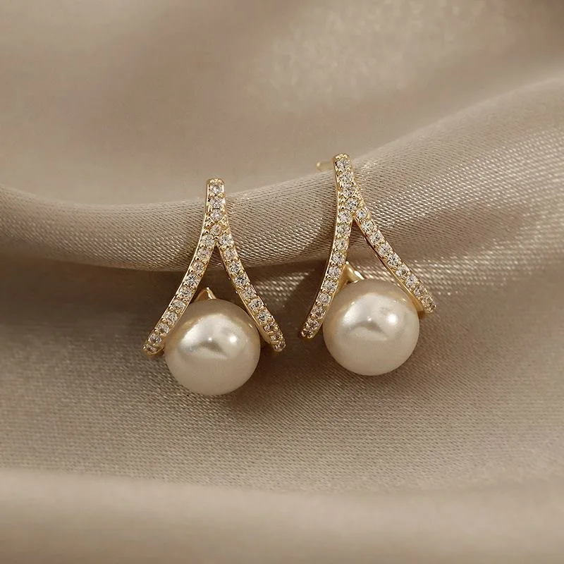 

Korean version exquisite pearl drop earrings for women's retro French minimalist geometric earrings